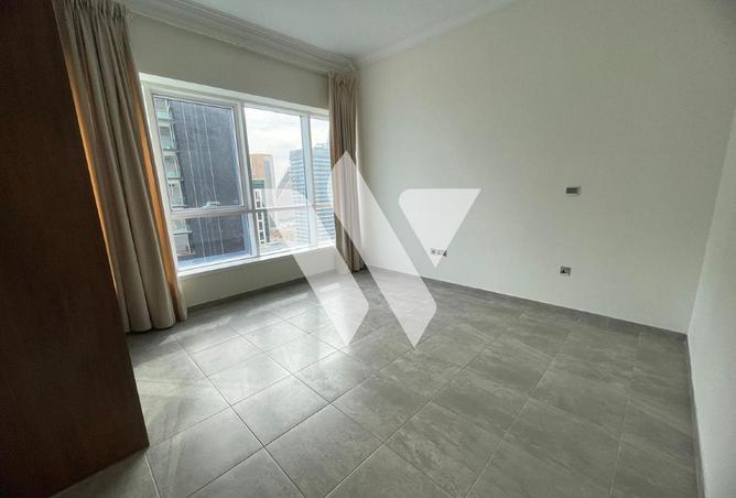 988422 - Property Image 3