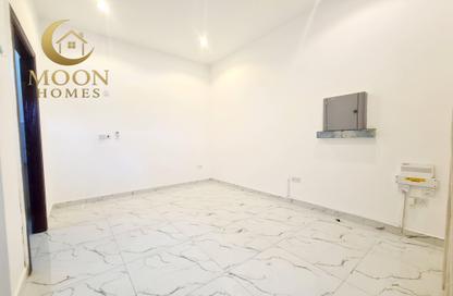 Apartment - 1 Bedroom - 1 Bathroom for rent in Umm Ghwailina Comm - Umm Ghuwalina - Umm Ghuwailina - Doha