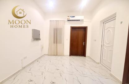 Apartment - 1 Bedroom - 1 Bathroom for rent in Umm Ghwailina Comm - Umm Ghuwalina - Umm Ghuwailina - Doha