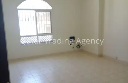 شقة - 2 غرف نوم - 2 حمامات للايجار في المنتزه - الدوحة