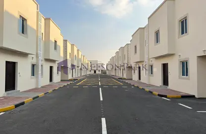 Villa - 6 Bedrooms - 5 Bathrooms for rent in Al Kheesa - Al Kheesa - Umm Salal Mohammed