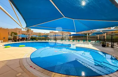 فيلا - 4 غرف نوم - 6 حمامات للايجار في شارع النجدة - مدينة خليفة شمال - مدينة خليفة - الدوحة