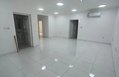 Apartment - 2 Bedrooms - 3 Bathrooms for rent in Fereej Kulaib - Doha