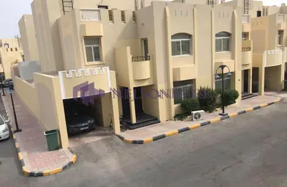مجمع سكني - 4 غرف نوم - 4 حمامات للايجار في سوق الغرافة - الغرافة - الدوحة