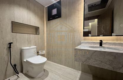 Apartment - 2 Bedrooms - 3 Bathrooms for rent in Salwa Road - Al Aziziyah - Doha