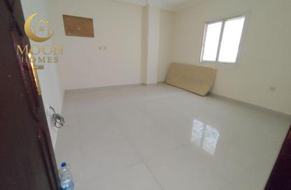 Apartment - 2 Bedrooms - 2 Bathrooms for rent in Umm Ghwailina Comm - Umm Ghuwalina - Umm Ghuwailina - Doha Apartment - 2 Bedrooms - 2 Bathrooms for rent in Umm Ghwailina Comm - Umm Ghuwalina - Umm Ghuwailina - Doha