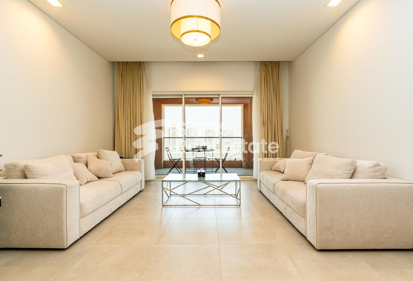 High Floor Apartment with Sea Views and Balcony