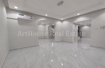 Villa - 4 Bedrooms - 4 Bathrooms for rent in Muraikh - AlMuraikh - Doha