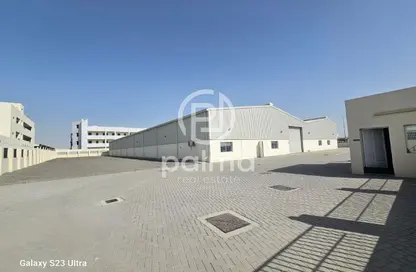 مخزن - استوديو - 2 حمامات للايجار في شارع الصناعية الشرقي - بركة العوامر - الوكرة