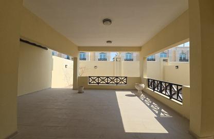 مجمع سكني - 4 غرف نوم - 5 حمامات للايجار في شارع الخازن - مدينة خليفة جنوب - مدينة خليفة - الدوحة