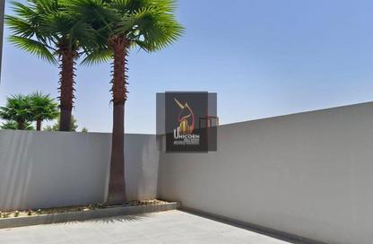 مجمع سكني - 5 غرف نوم - 6 حمامات للايجار في جنوب مويثر - منطقة مويثر - الدوحة
