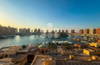 Apartment - 2 Bedrooms - 2 Bathrooms for rent in Tower 30 - Porto Arabia - The Pearl Island - Doha