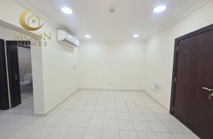 Apartment - 1 Bedroom - 1 Bathroom for rent in Umm Ghuwailina 4 - Umm Ghuwailina - Doha