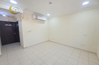 Apartment - 1 Bedroom - 1 Bathroom for rent in Umm Ghuwailina 4 - Umm Ghuwailina - Doha