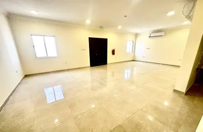 فيلا - 6 غرف نوم - 6 حمامات للايجار في العب - الخيصة - أم صلال محمد