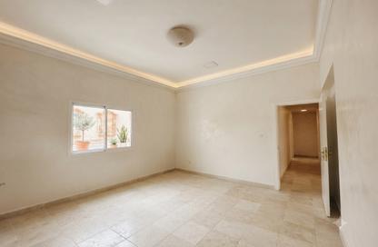 Apartment - 2 Bedrooms - 2 Bathrooms for rent in Fereej Bin Mahmoud South - Fereej Bin Mahmoud - Doha
