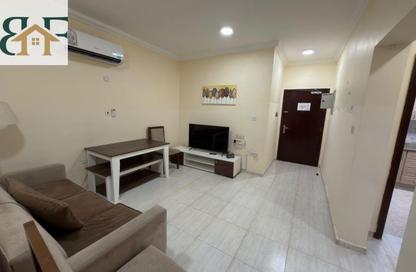 Apartment - 2 Bedrooms - 2 Bathrooms for rent in Umm Ghwailina Comm - Umm Ghuwalina - Umm Ghuwailina - Doha