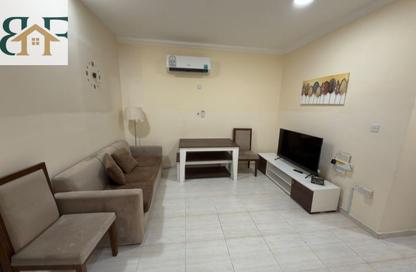 Apartment - 2 Bedrooms - 2 Bathrooms for rent in Umm Ghwailina Comm - Umm Ghuwalina - Umm Ghuwailina - Doha