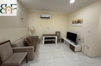 Apartment - 2 Bedrooms - 2 Bathrooms for rent in Umm Ghwailina Comm - Umm Ghuwalina - Umm Ghuwailina - Doha