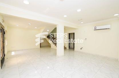 Villa - 5 - 4 for rent in Al Hanaa Street - Al Gharrafa - Doha
