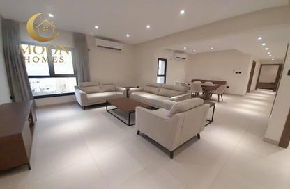 Apartment - 2 Bedrooms - 2 Bathrooms for rent in Umm Ghuwalina - Umm Ghuwailina - Doha