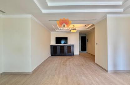 Apartment - 1 Bedroom - 2 Bathrooms for rent in Two Porto Arabia - Porto Arabia - The Pearl Island - Doha