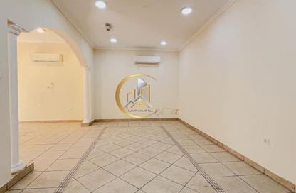 Compound - 3 Bedrooms - 4 Bathrooms for rent in Al Dana st - Muraikh - AlMuraikh - Doha