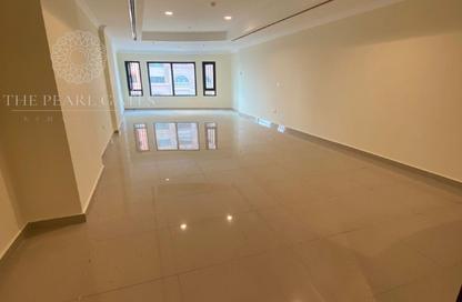 Apartment - 1 Bedroom - 2 Bathrooms for rent in East Porto Drive - Porto Arabia - The Pearl Island - Doha Apartment - 1 Bedroom - 2 Bathrooms for rent in East Porto Drive - Porto Arabia - The Pearl Island - Doha