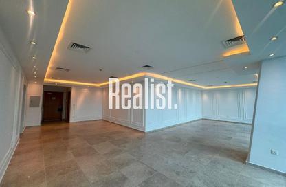 Apartment - 3 Bedrooms - 5 Bathrooms for rent in Zig Zag Towers - West Bay - Doha