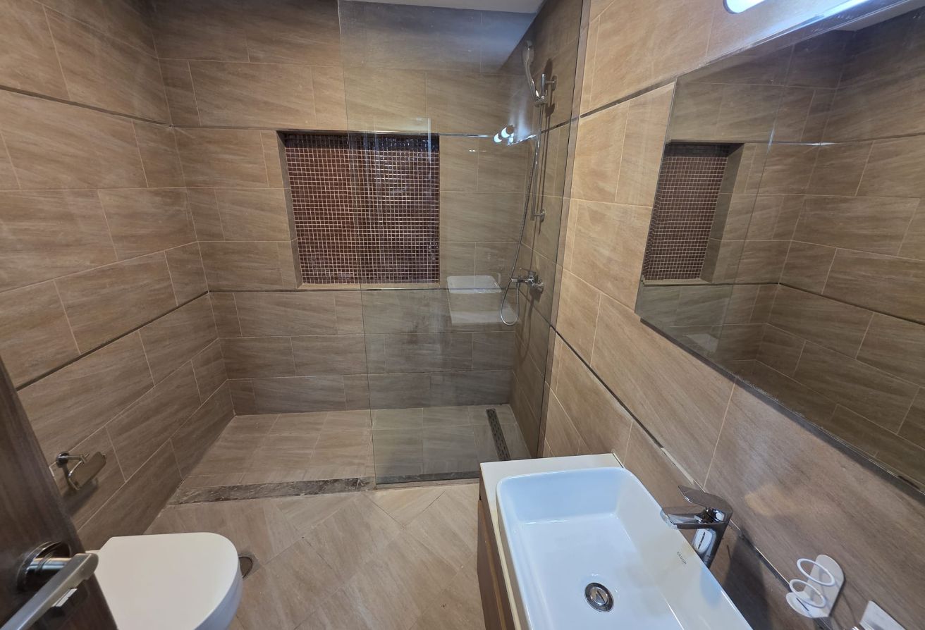 LUXURY 2BEDROOM FULLY FURNISHED WITH BALCONY thumbnail 11