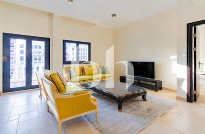Apartment - 2 Bedrooms - 3 Bathrooms for rent in Carnaval - Qanat Quartier - The Pearl Island - Doha