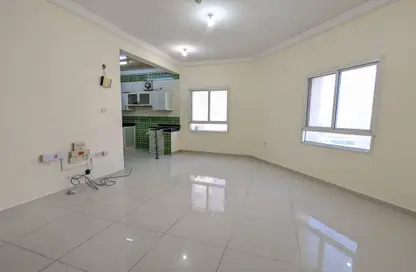 Apartment - 1 Bedroom - 1 Bathroom for rent in Umm Ghuwailina 4 - Umm Ghuwailina - Doha