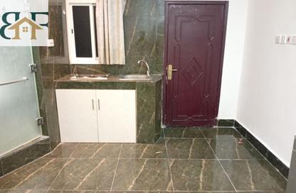 Apartment - Studio - 1 for rent in Umm Ghuwalina - Umm Ghuwailina - Doha