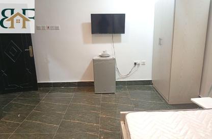 Apartment - Studio - 1 for rent in Umm Ghuwalina - Umm Ghuwailina - Doha