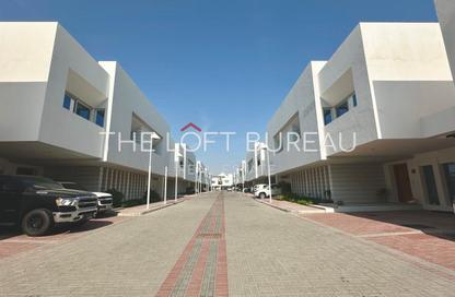 Villa - 5 Bedrooms - 6 Bathrooms for rent in Les Roses 3 - Les Roses Compound - Doha