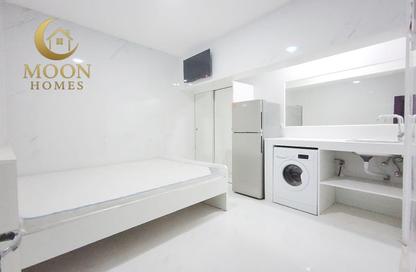 Apartment - Studio - 1 Bathroom for rent in Umm Ghuwailina 4 - Umm Ghuwailina - Doha