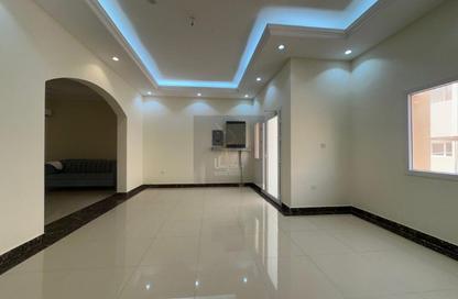 Compound - 6 Bedrooms - 6 Bathrooms for rent in Al Kheesa - Al Kheesa - Umm Salal Mohammed