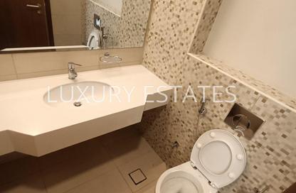 Apartment - 2 Bedrooms - 3 Bathrooms for rent in Rivan Building - Al Erkyah City - Lusail