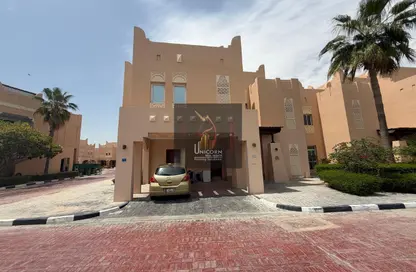 فيلا - 4 غرف نوم - 5 حمامات للايجار في برج وست باي - الخليج الجنوبي - الخليج الغربي - الدوحة فيلا - 4 غرف نوم - 5 حمامات للايجار في برج وست باي - الخليج الجنوبي - الخليج الغربي - الدوحة