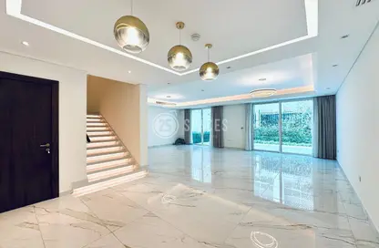 Villa - 5 Bedrooms - 6 Bathrooms for rent in The Garden - Floresta Gardens - The Pearl Island - Doha