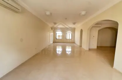 Villa - 5 Bedrooms - 5 Bathrooms for rent in Al Luqta - Al Luqta - Doha