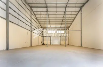 مخزن - استوديو - 8 حمامات للايجار في شارع الصناعية الشرقي - بركة العوامر - الوكرة