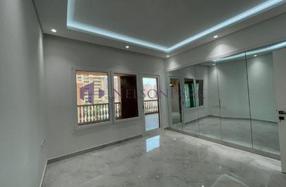 Apartment - 2 Bedrooms - 3 Bathrooms for sale in Tower 8 - Porto Arabia - The Pearl Island - Doha