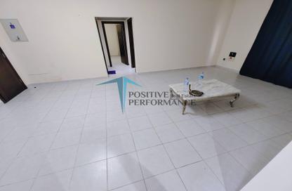 Apartment - 2 Bedrooms - 2 Bathrooms for rent in Bin Omran - Fereej Bin Omran - Doha