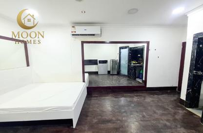 Apartment - Studio - 1 Bathroom for rent in Umm Ghwailina Comm - Umm Ghuwalina - Umm Ghuwailina - Doha