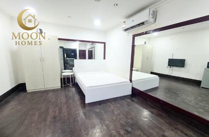 Apartment - Studio - 1 Bathroom for rent in Umm Ghwailina Comm - Umm Ghuwalina - Umm Ghuwailina - Doha