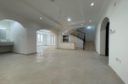 مجمع سكني - 5 غرف نوم - 4 حمامات للايجار في شارع الوعب - الوعب - الدوحة