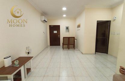 Apartment - 1 Bedroom - 1 Bathroom for rent in Umm Ghuwailina 4 - Umm Ghuwailina - Doha