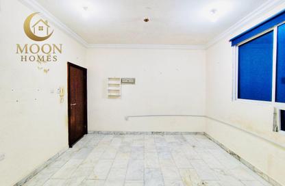 Apartment - 1 Bedroom - 1 Bathroom for rent in Umm Ghuwailina 4 - Umm Ghuwailina - Doha