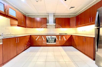Apartment - 2 Bedrooms - 3 Bathrooms for rent in West Porto Drive - Porto Arabia - The Pearl Island - Doha